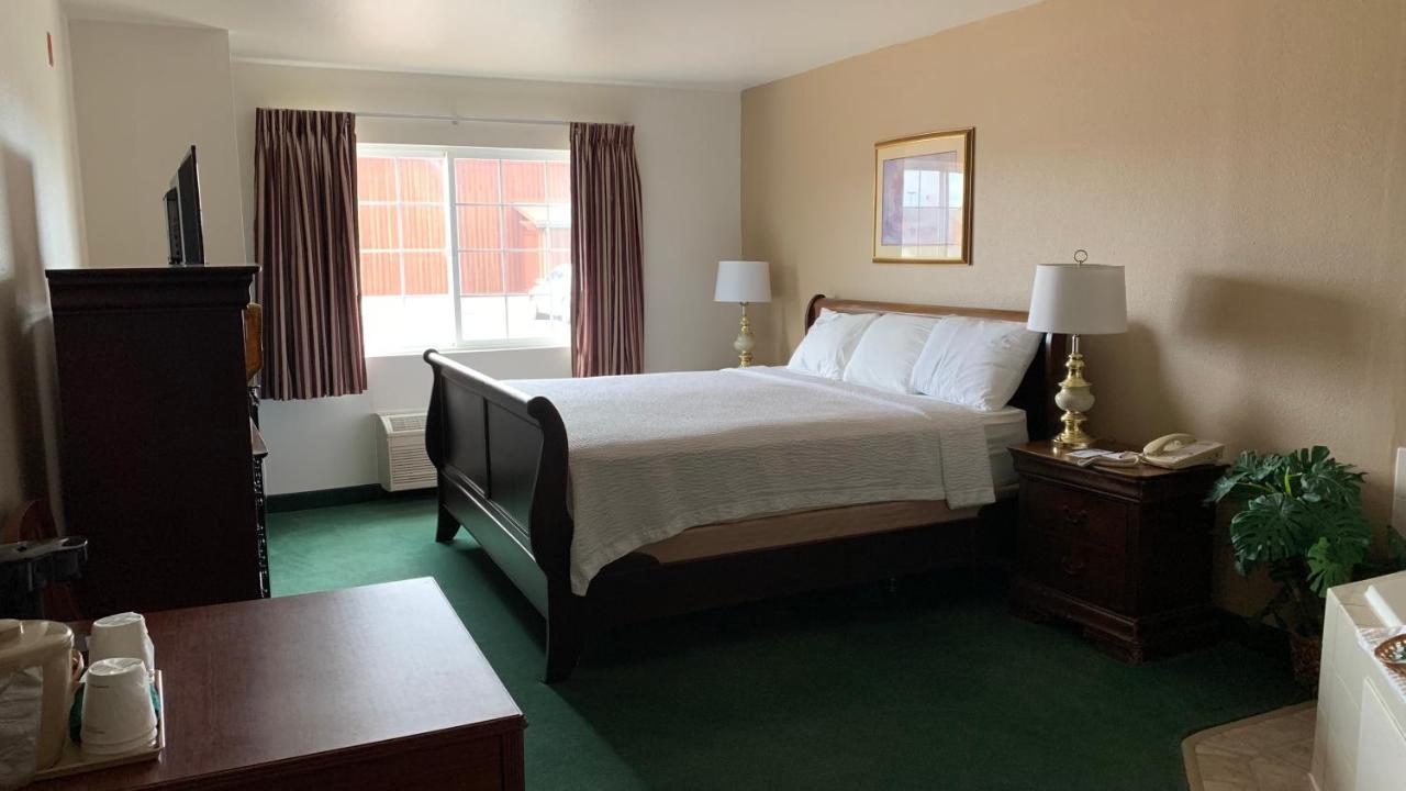 Fairbridge Inn And Suites - מיילס סיטי מראה חיצוני תמונה