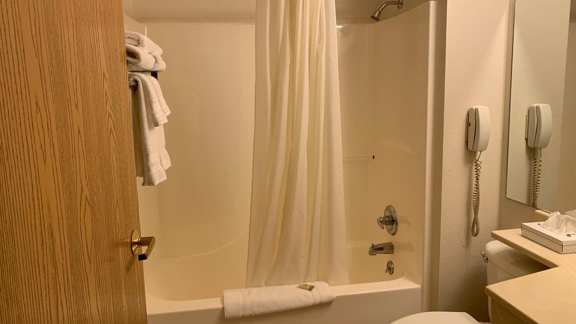 Fairbridge Inn And Suites - מיילס סיטי חדר תמונה