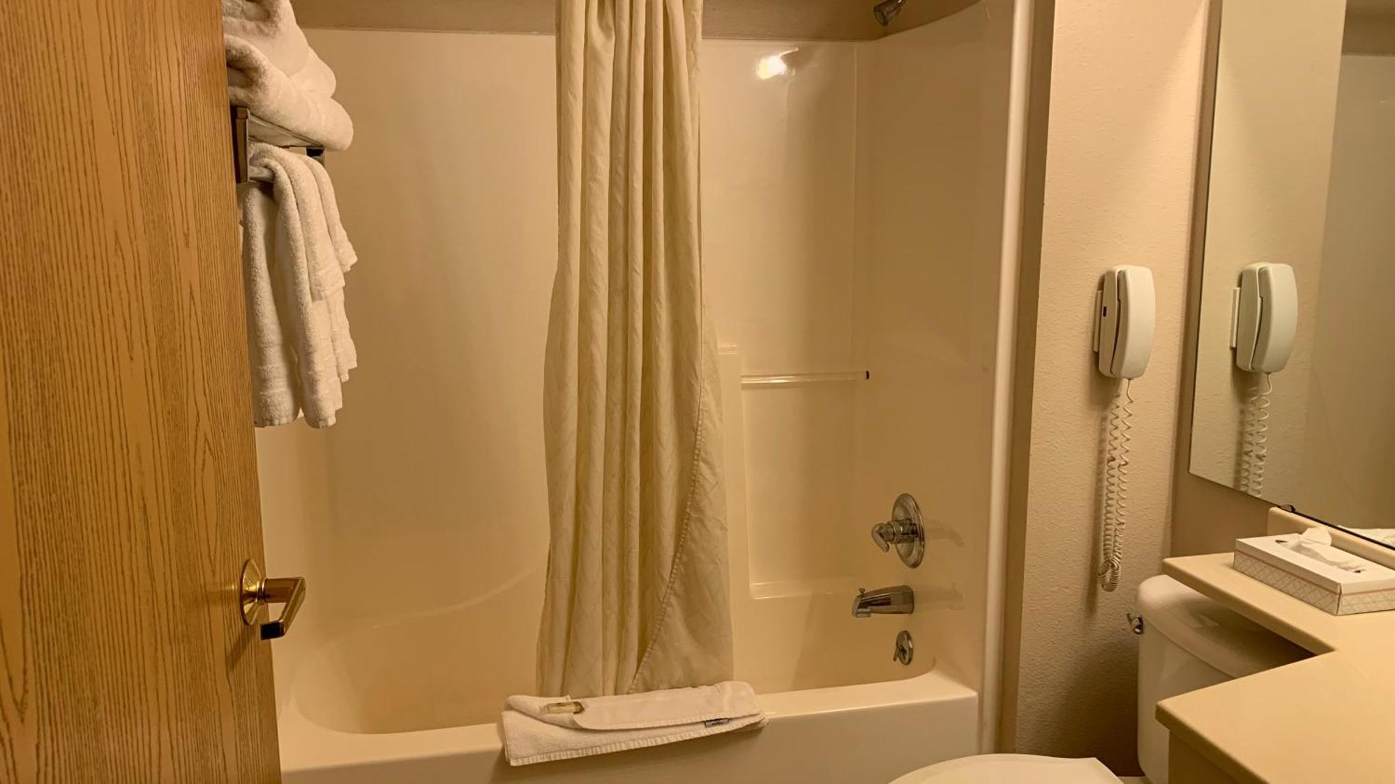 Fairbridge Inn And Suites - מיילס סיטי חדר תמונה