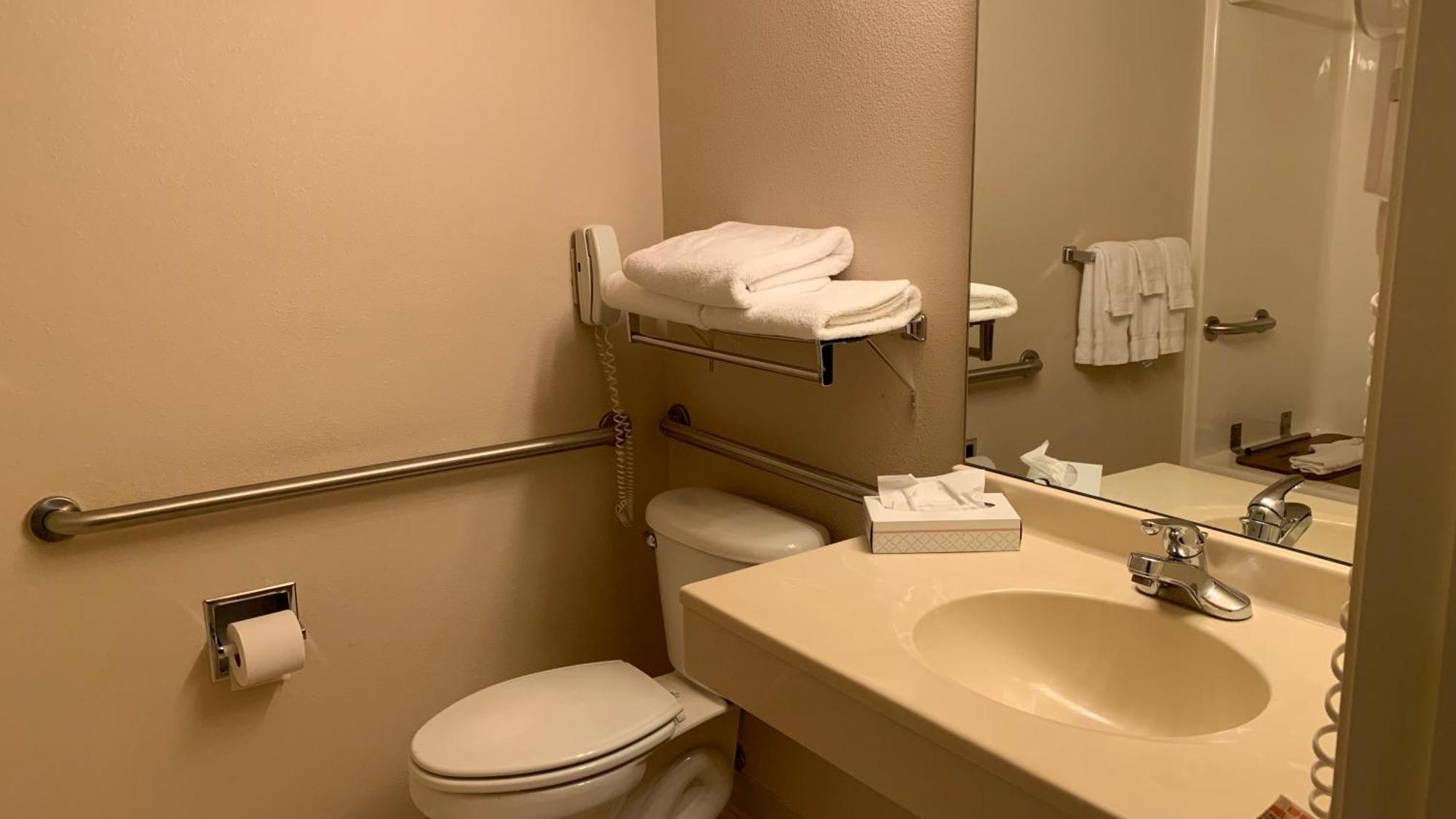 Fairbridge Inn And Suites - מיילס סיטי חדר תמונה