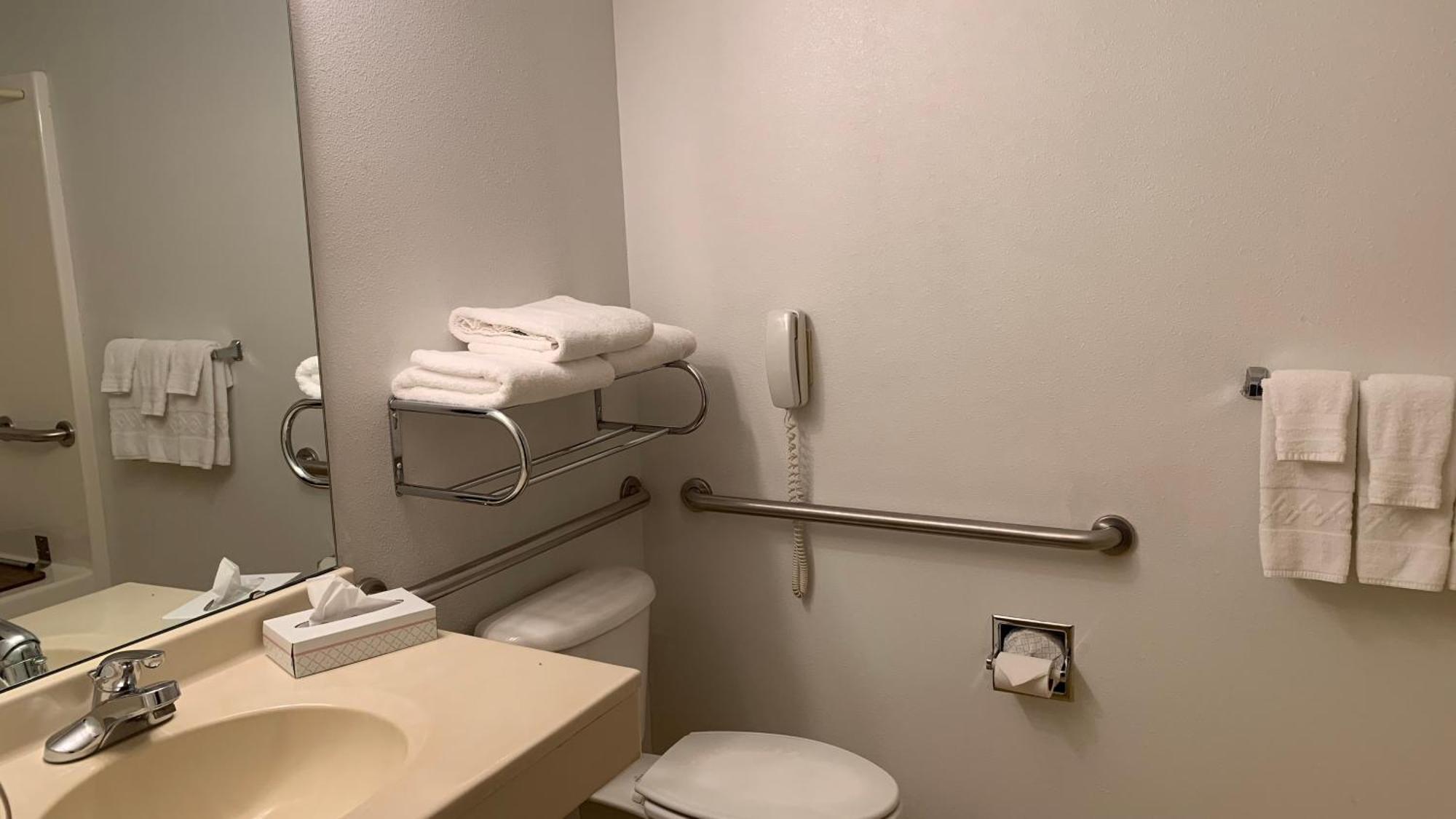 Fairbridge Inn And Suites - מיילס סיטי חדר תמונה