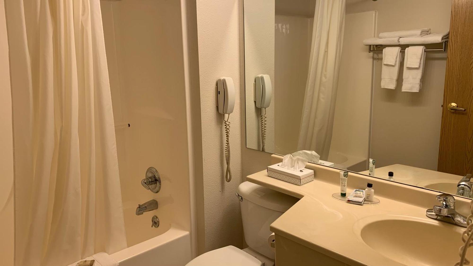 Fairbridge Inn And Suites - מיילס סיטי חדר תמונה