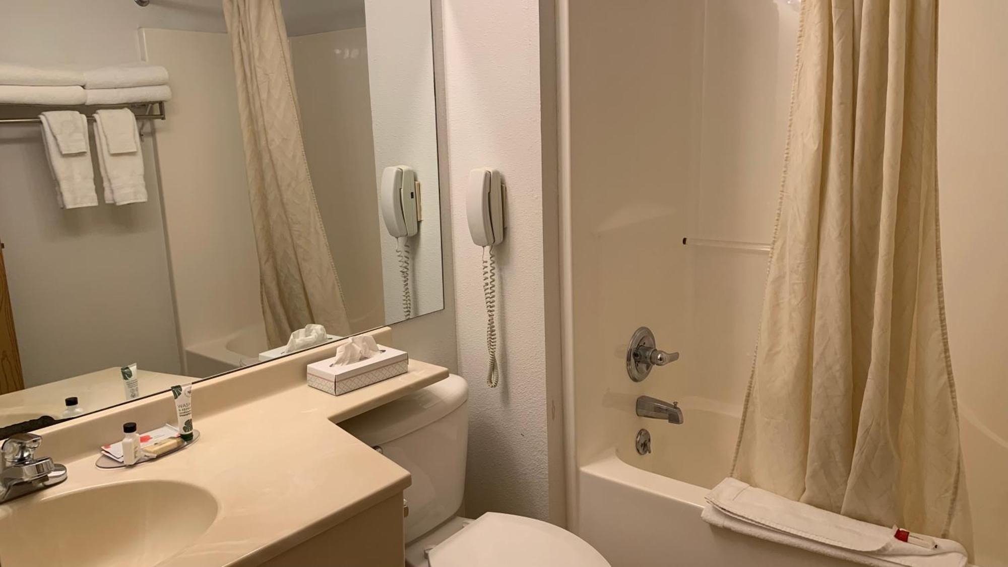 Fairbridge Inn And Suites - מיילס סיטי חדר תמונה