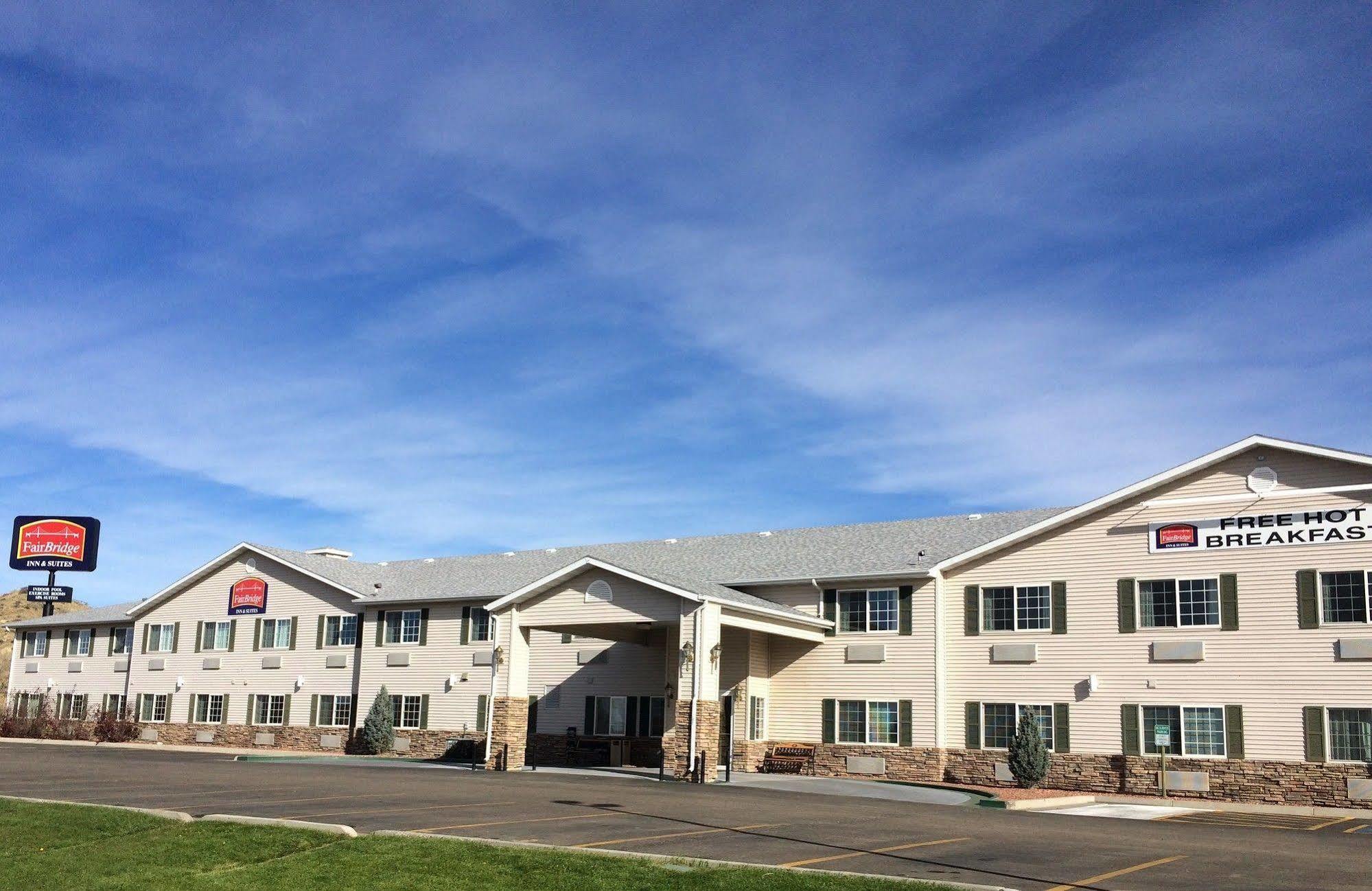 Fairbridge Inn And Suites - מיילס סיטי מראה חיצוני תמונה