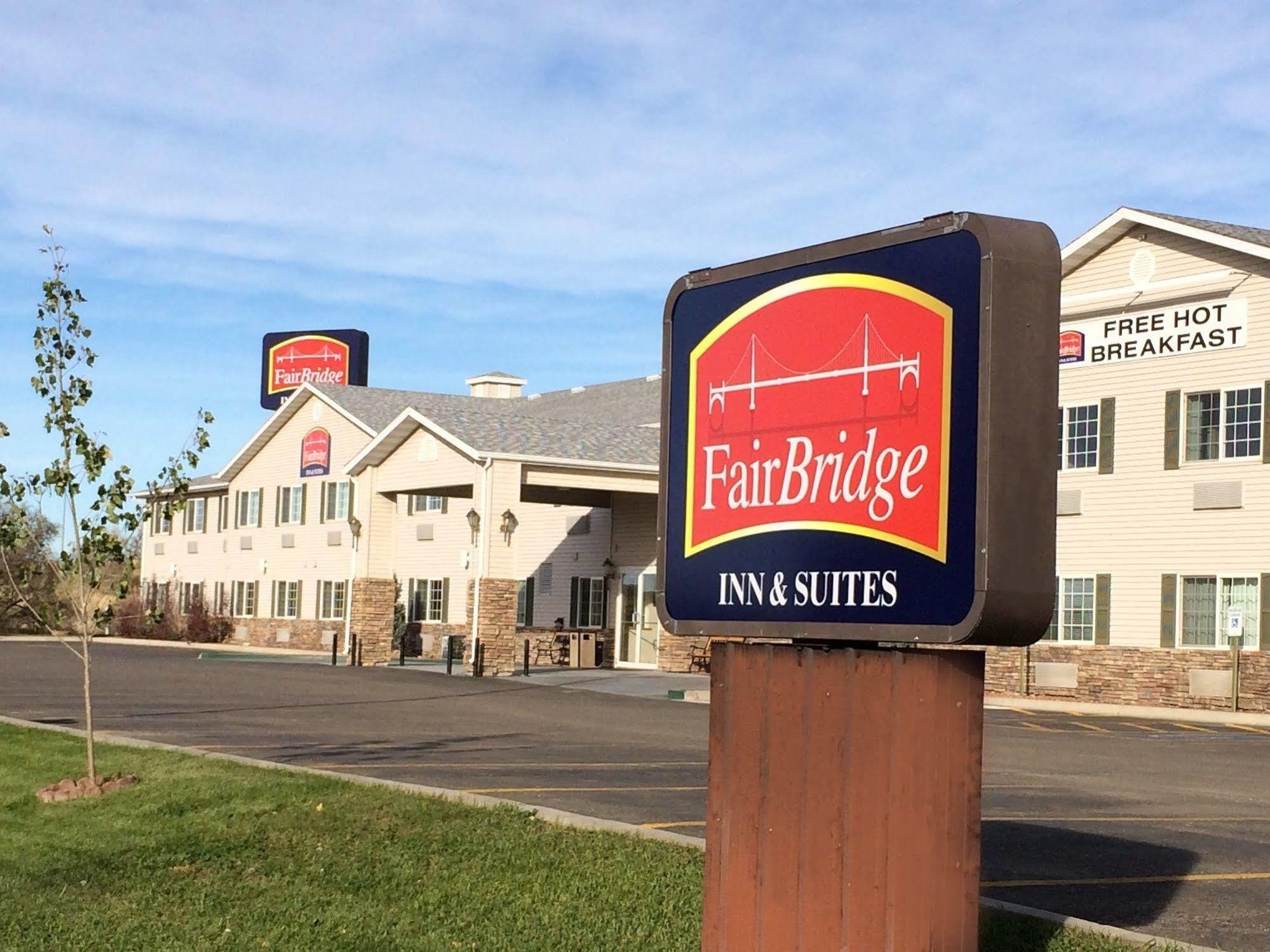 Fairbridge Inn And Suites - מיילס סיטי מראה חיצוני תמונה