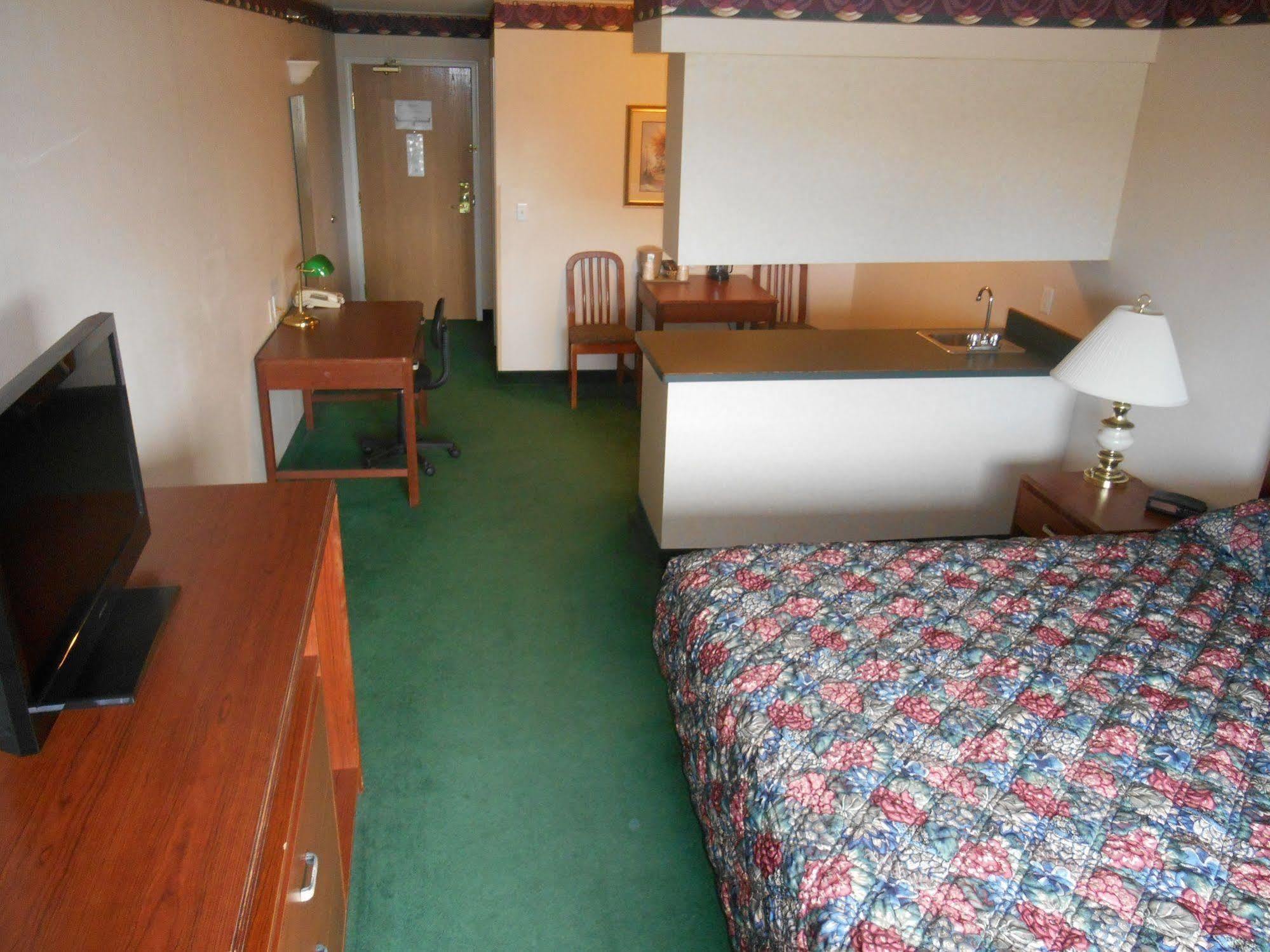 Fairbridge Inn And Suites - מיילס סיטי מראה חיצוני תמונה