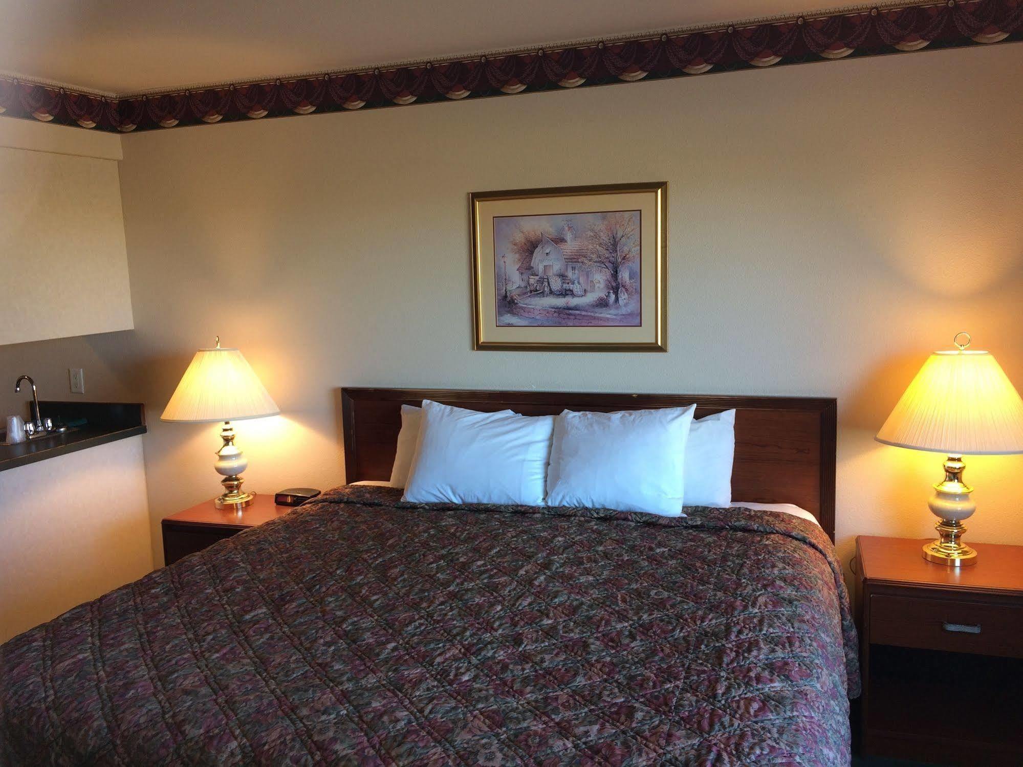 Fairbridge Inn And Suites - מיילס סיטי מראה חיצוני תמונה