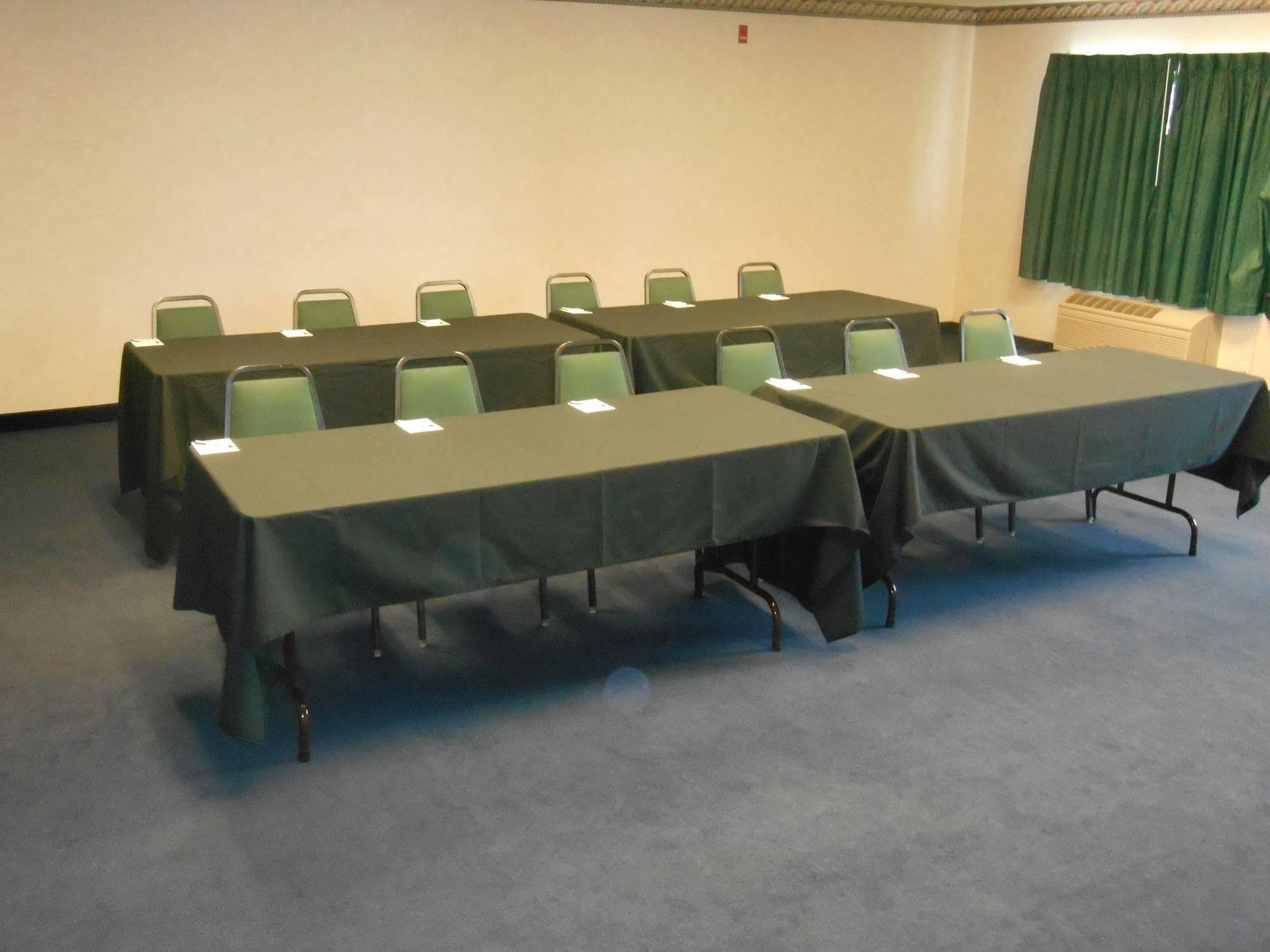 Fairbridge Inn And Suites - מיילס סיטי מראה חיצוני תמונה